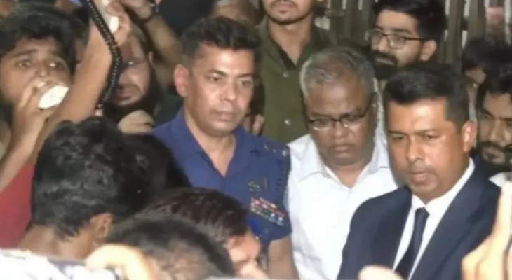 চুয়েটে না ফেরার শর্তে পুলিশি পাহারায় ক্যাম্পাস ছাড়লেন ভিসি